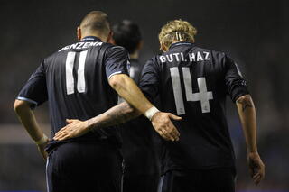 Guti en Benzema vieren hun doelpunt