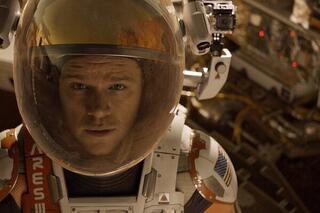 In ‘The Martian’ neemt Matt Damon ons mee naar de Rode Planeet, waar hij helemaal alleen verblijft.