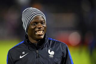 N'Golo Kanté a un sourire communicatif en France et à Chelsea