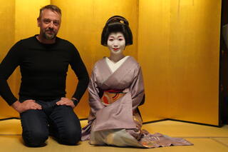 Tom Waes ontmoet een geisha