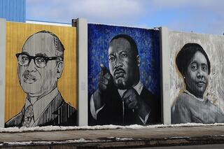 Foto van een muurschildering in New York: van links naar rechts zien we Frank Merriweather, Martin Luther King Jr. en Mary B. Talbert