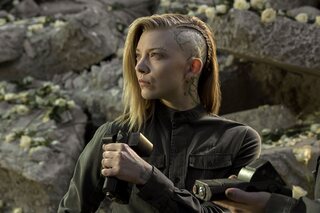 La coiffure improbable de Natala Dormer dans Hunger Games.