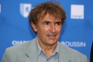 Albert Dupontel remporte 7 César avec son film 'Adieu les cons'.