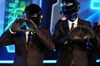 Na het succes van 'Da Funk' bracht Daft Punk zijn debuutalbum 'Homework' uit dat een grote hit bleek te worden.