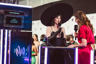 Sylvie Kreusch op de black carpet