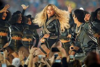 Beyonce signe un tube girl power avec 'Run the World'.
