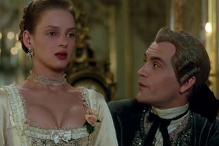 Uma Thurman als Cécile de Volanges