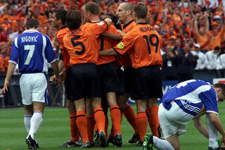 Nederland speelt Joegoslavië op een hoopje