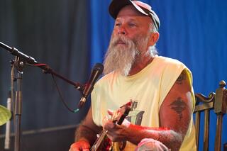 10 popsterren die ooit dakloos waren