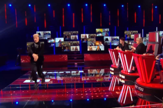 The Voice Belgique - Loïc se lance dans un rap effréné mais c'est Henri PFR qui repart avec la jeune chanteuse