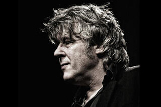 Portrait de Belge: Arno Hintjens, chanteur de charme raté et magnifique acteur dans Préjudice