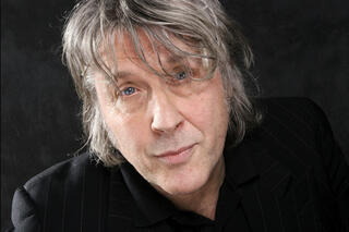 Portrait de Belge: Arno Hintjens, chanteur de charme raté et magnifique acteur dans Préjudice