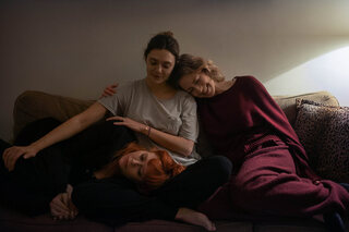 His Three Daughters Netflix Natasha Lyonne Carrie Coon Elizabeth Olsen