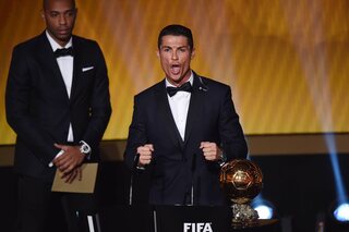 Cristiano Ronaldo célèbre son Ballon d'Or en 2015