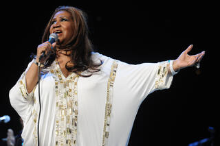 Aretha Franklin rend hommage à Whitney Houston