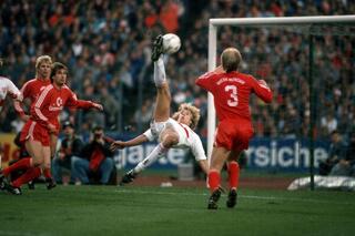 One day, one goal: Jürgen Klinsmann lance sa carrière avec un délicieux retourné