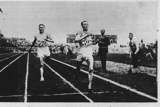 Paavo Nurmi zegeviert op de Olympische Spelen in 1924