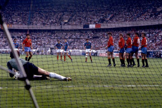 La boulette d'Arconada face à la France à l'Euro 1984