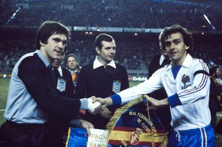 Luis Arconada et Plaitini avant la finale de l'Euro 84