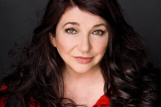 Op die manier bracht het nummer van Kate Bush uit 1985 menig ouders van kijkers aan het dansen.