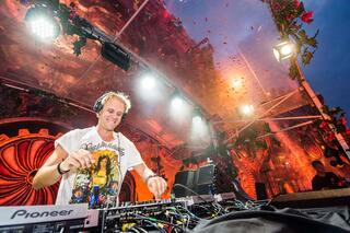 Armin Van Buuren, l'un des cinq plus grands DJs du monde, en concert à Tomorroland.