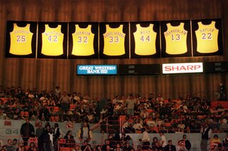 Wilt Chamberlain in de Lakers Hall of Fame