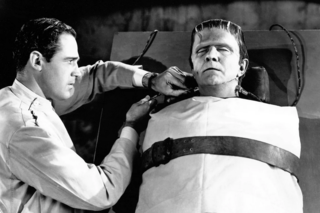 Boris Karloff incarne le monstre de Frankenstein