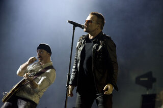 U2 prouve que ses chansons fonctionnent aussi autour d'un feu de camp
