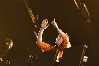 Tijs Verwest werd in 1969 in Nederland geboren. Toen hij veertien jaar oud was, had hij al een passie voor muziek.