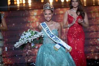 Miss France 2023 : sacre d’Indira Ampiot, départ de Sylvie Tellier et soirée émotion