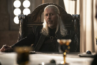 Paddy Considine als Viserys Targaryen in 'House of the Dragon'.