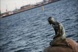 Het standbeeld van de Kleine Zeemeermin in Kopenhagen