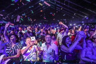 In de Proximus Pop-up Arena brengt Raymond van het Groenewoud een uitgebreid arsenaal aan klassiekers.