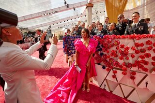 Découvrez l’actrice qui incarne avec brio la voisine du tueur dans ‘Monstre : l’histoire de Jeffrey Dahmer’