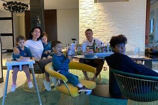 Cristiano Ronaldo et sa famille nombreuse.