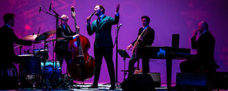 ‘A Swinging Christmas’: vier kerstavond op Pickx+ met Yannick Bovy