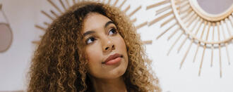 Shana Lyès et Veda, les atouts belges de ‘Cosmic Love’ : « Le public a pu découvrir autrement l’astrologie »