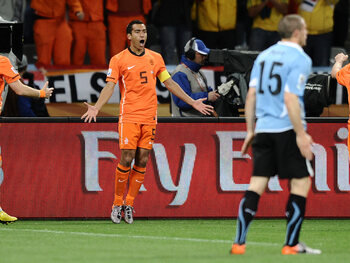 One day, one goal: le missile de Van Bronckhorst lance les Pays-Bas vers la finale du Mondial 2010