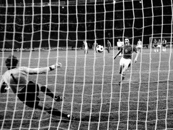 One day, one goal: Antonin Panenka surprend le monde entier avec son penalty