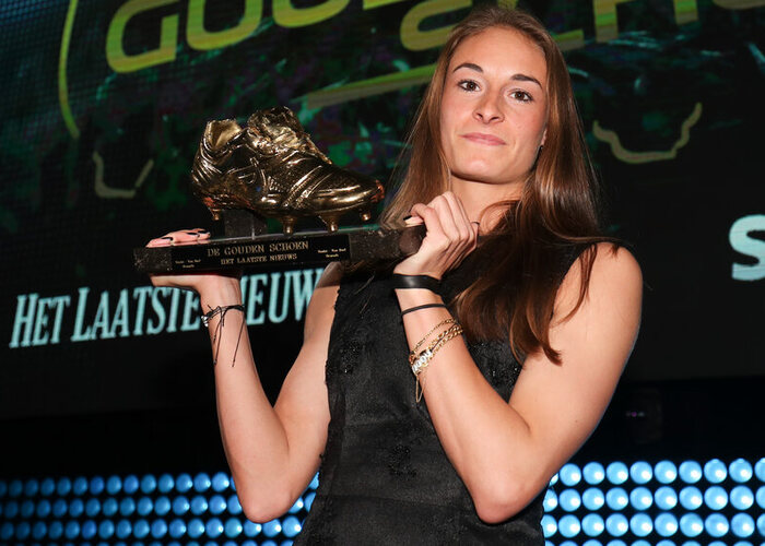 In 2017 werd in het Belgische vrouwenvoetbal de allereerste Gouden Schoen uitgereikt aan Wullaert